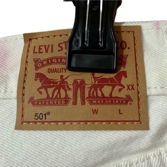 NEW LEVI’S White And Watercolor Pink/Blue/Purple 501® Jean Shorts Size W29 - Picture 11 of 15
